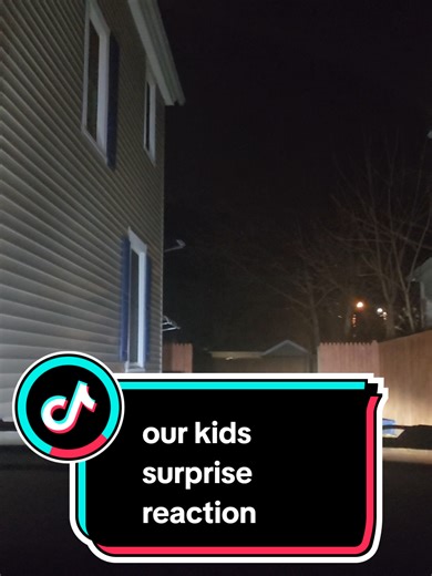 Kids' Priceless Reaction to Surprise Christmas Vacation