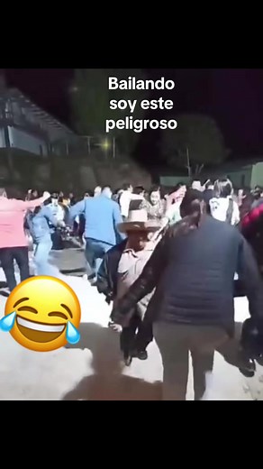 Doris José García y Edson García bailando