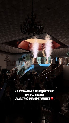 Entrada a banquete de boda de Iván & Chari al ritmo de Javi Torres