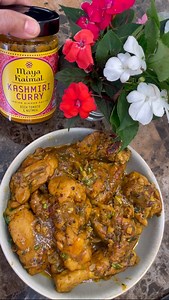 Kashmir Curry Chicken this us one of my quick & easy curry style meats when on the go, Full of flavors snd spices that pairs well with any roti, rice or as a side dish. lets start the recipe. | Jenny’s Wok