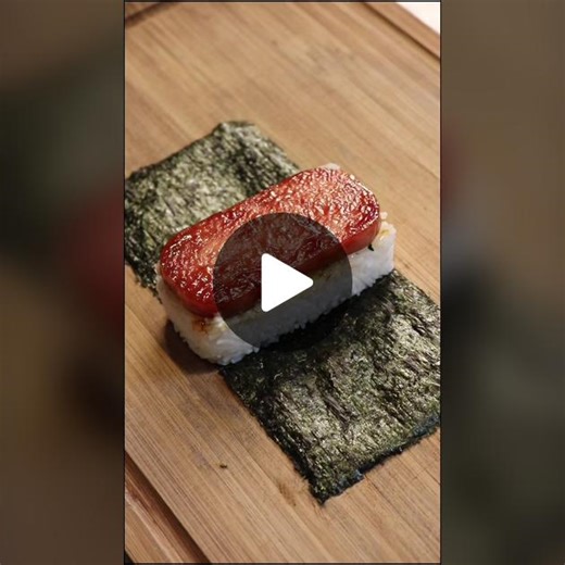 My go to snack😋 #cookwithme #spammusubi #spam #hawaiiansnacks #easyquickrecipe