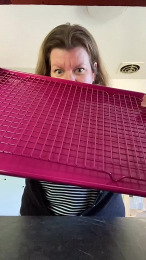 Obsessed with my new baking sheet @ohheyjoyce 💖 #cookingathometiktoktv #cooking #kitchenaccessories #kitchentools #pink