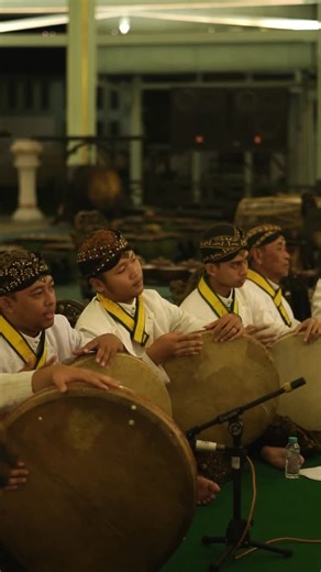 Mangkunegaran on Instagram: "Mangkunegaran menyelenggarakan Wilujengan Khol Surud Dalem K.G.P.A.A. Mangkoenagoro I Jangkep Kaping-237 Warsa sebagai penghormatan dan pemanjatan doa untuk K.G.P.A.A. Mangkoenagoro I (Sabtu, 6 Desember 2025). Rangkaian acara terdiri dari dengan pembacaan surat Yasin, pemanjatan doa, lantunan santiswaran, serta pembacaan kisah K.G.P.A.A. Mangkoenagoro I melalui tembang macapat. #Mangkunegaran #PuraMangkunegaran #CultureFutureMN"