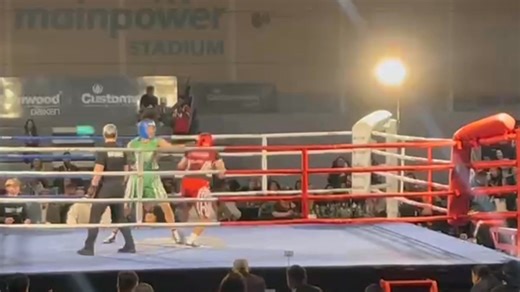 Highlights from Nikita Tewhata's boxing debut against her tough southpaw opponent… Always great to see developing fighters targeting the body. It pays dividends. 💪 ps, if there’s any video floating around of the other Coast fighters, send em in and I’ll clip’em. 👊 | West Coast Fight Club