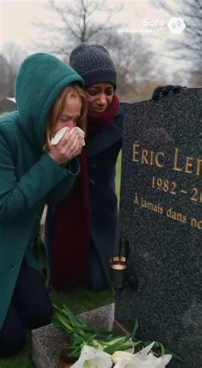 Au cimetière, elle pleure la mort de leur mari. #love