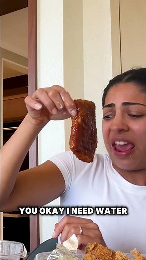 We ate the chili’s mozzarella sticks! 🧀🌶️ #chilis #chili #mozzarellasticks #tastetest