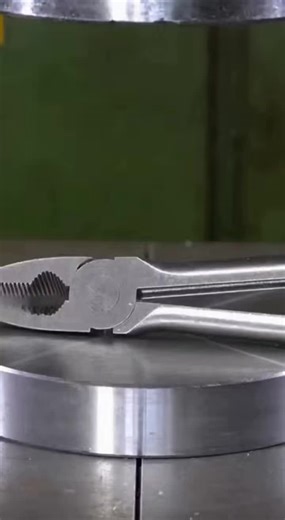 Hydrolic press ASMR Hydraulic press #asmr #hydrolicpress #viralvideos