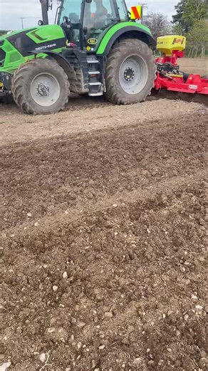 New Maschio Aquila 6m power harrow delivered to Richard Simpson Contracting yesterday. It is a great combo with Richard’s Deutz 7250TTV. The Maschio power harrows are super reliable and very efficient. This unit is even more useful with a APV PS300 air seeder set up on it for once pass cultivation & seeding. #maizefarming #cultivation #DEUTZPower #wekeepyougrowing🌱 #thebestbyfahr #farmingnz #nzfarminglife #nzfarming #maschiogaspardo #tractors #DeutzFahr #powerfarming #deutz #deutzfahr #maschio 