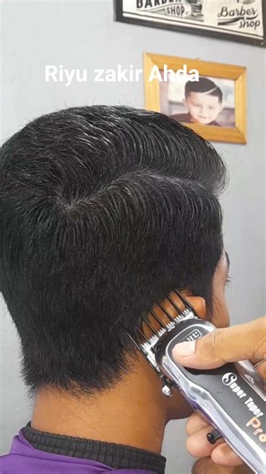 2.7K reactions · 44 shares | how to make a base line using guard 2 #easytrickie #easytechnique #easyhaircut #barbershop #viral #trending #haircuttutorial #shaving #outline #razoring #tampleshaves #everyone #pyp #asmr, | Riyu Zaqir Ahda | Facebook