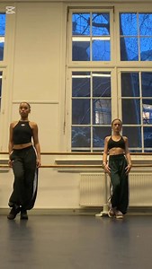 DANCE CLASS 💜 🇳🇱: Een van de doelen die ik in 2026 heel graag wou doen was DANSEN!! Tijdens het avontuur Stars on Stage mocht ik al daaraan proeven en wauw wat vond ik dat gaaf om te doen!! Dus een doel zijn we al aan het waarmaken!! Mijn eerste dansles is een feit 🫶 shoutout en dankjewel naar @djunelle en @luciamarthas_official 🇺🇸: One of the goals I really wanted to achieve in 2026 was to DANCE!! During the Stars on Stage adventure, I got a taste of it and wow, I thought it was so cool t