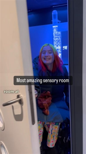 Wow this sensory room is brilliant!! Thank you to @wembleystadium for the invite and well done @lionesses we WON! It was my first time at the football too! This was my first time in a sensory room like this because it isn’t an access need that is regularly thought about, however it was amazing and something I really benefited from. Knowing that there was somewhere for me to come away to to have some space made the whole experience much better. I also really liked the fact you could watch the gam