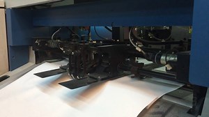 KBA Rapida 106 10 Printing Units Perfecting after 5th unit Max. sheet size: 740 x 1060 mm Min. in perfecting mode: 400 x 480 mm Max print format: 730 x 1050 mm (720 x 1050 with perfecting) Substrates: 0.06 up to 0.7 mm Printing speed (/in perfecting mode): 15.000 / 13.000 sheets/hour Plate size: 795 x 1060 mm LogoTronic CIP-Link DensiTronic Video system for monitoring the sheet travelling Manual non-stop feeder FAPC 10 Units Anti-marking coating after perfector Combi-cooling unit TECHNOTRANS Bet