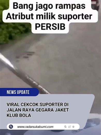 Potret buram rivalitas sepak bola kembali mencuat ke publik. Sebuah video yang beredar di media sosial memperlihatkan dua orang suporter terlibat adu mulut di jalan raya, dipicu oleh penggunaan jaket beratribut klub sepak bola Indonesia. Dalam rekaman tersebut, salah satu suporter terlihat mendapat tekanan untuk melepas jaketnya karena berada di wilayah yang dianggap sebagai perbatasan rival. Situasi berlangsung cukup tegang dan menyita perhatian pengguna jalan. Peristiwa ini kembali menjadi pen