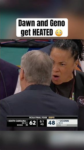 Dawn Staley and Geno Auriemma get into heated exchange at the end of the game 😳
