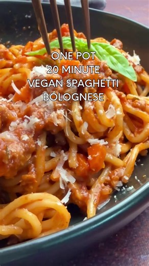 One Pot Vegan Spaghetti Bolognese in 20 minutes. SO quick & easy and I promise it works and is delicious! Comment SAVE and I'll send you the recipe! https://avirtualvegan.com/one-pot-vegan-spaghetti-bolognese/ | A Virtual Vegan