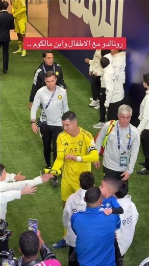 children's are crying to shake hand with Ronaldo. #short #football