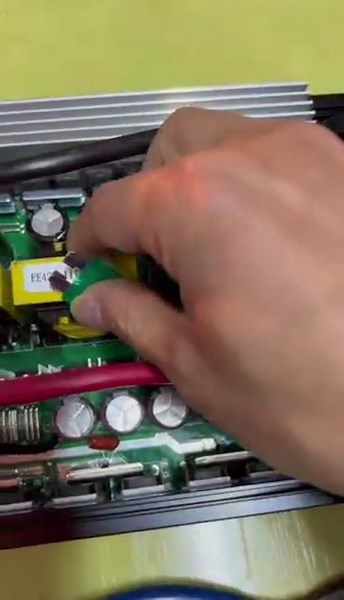 How to replace fuses