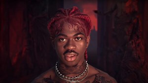 Lil Nas X fait polémique avec ses "Satan Shoes", des baskets contenant une goutte de sang humain