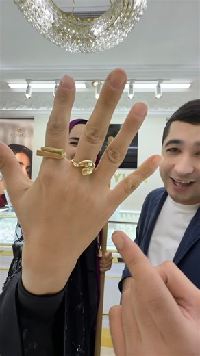 Dilorom13live on Instagram: "Bolachalar paypoq sovg’a qiladi🧦 Yigitchalar kumush🥄 Haqiqiy ulg’aygan erkaklar, brilliant💍 Biz o’zimizga ham paypoq ham tilla ololamiz☝️ Erga tekkanimiz bilinsin ey, brilliantdan cho’zing😊"