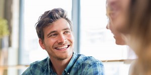 Guy shares the 11 techniques that helped him completely overcome his social awkwardness