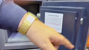 3 comments | وصلت الوجبة الخامسة من القاصة الضد حريق وضد الرصاص بل...