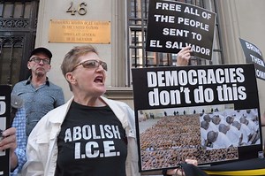 Justice Department memo claims Alien Enemies Act allows warrantless home searches and no judicial review