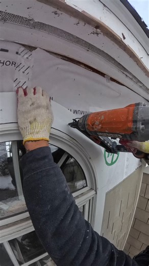 Future Remodeling on Instagram: "Arched window trim installation in Franklin Lakes, NJ🛠️. 🔗Click the link in bio for a complimentary design consultation. #siding #homerenovation #homeremodeling #construction #jameshardie #contractor #njcontractor #nj #newjersey #sidingreplacement"