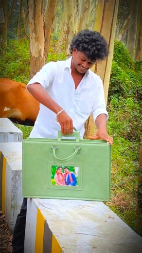 javagar on Instagram: "Java photography 📸 Wedding Album Delivery 📦 #javaphotography #javammsstudio #bestalbum #trindingalbum"