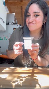 Budín de yogurt súper fácil! Con un potecito de yogurt vamos a preparar este budinazo para los mates. Necesitas : 1 pote chico de yogurt (120gr)1 pote de aceite1 potecito de azúcar o 1 cucharada de edulcorante líquido- 2 huevos-2 potecitos de harina leudante o harina común con dos cucharadita de polvo para hornear.. #budin #mate #budindeyogurt #recetasfaciles | La pasamos comiendo