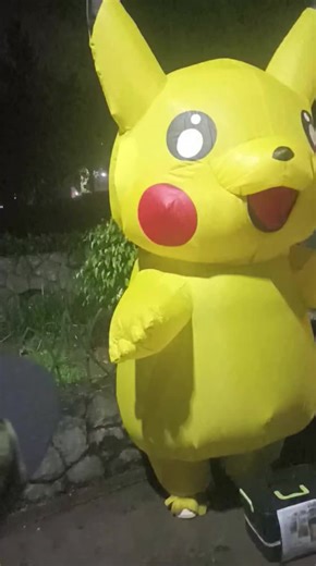 Pikachu vs. Spiderman: Aling Superhero ang Mas Gwapo?