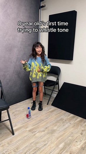 This was her first time trying to whistle tone 🎵🎵🎵 @FamiliaDiamond