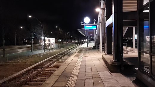 Durchfahrt von der 483 484 von der S-Bahn Berlin Richtung Betriebswerk Schöneweide durch den Bahnhof Johannisthal ist ein wunderschönes Fahrzeug das Fahrzeug gefällt mir auf jeden Fall für eine bessere Audioqualität Kopfhörer 🎧 nutzen oder über den ganz normalen Handy Lautsprecher benutzen und Mit dabei war @Pia🏈🚄🚂🚃
