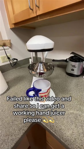 Hand Juicer Fail: What Not to Do When Juicing Oranges
