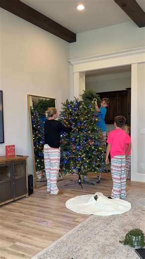 Hi, I’m Amy, mom of four, certified life coach, and founder of Genius Mom Hacks. I teach overwhelmed moms how to build routines, create team players in their home, use game changing productivity tools, and simple systems so their home practically runs itself. From my guides helping thousands, to my newly released best selling book, to my community, l’m here to help you create a calmer, smoother, stress-free home... one hack at a time. As Robin Sharma says “small changes when done consistently ov