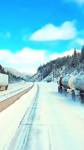 Engine brake in snow yes or no #elzainoysupalomo #christmas #winter #iceroadtruckers | Roberto Alamilla