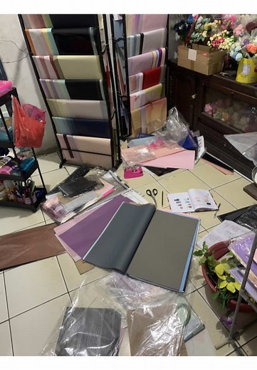 Bikin katalog buket manual aja. Soale kalo gak manual kek ribet gitu harus ngeprint belum lagi guntingin dan yang pasti harus diedit dulu. Order atau mau tanya-tanya boleh banget yaaa DM : @novitasari_25121999 or @bouquetby_novi WA : 083870308912 Tiktok : @bouquetby_novi Lokasi : Sarakan, sukasari, Rajeg or sepatan juga deket yaaa😇✨ #bukettangerang #buket #buketmurah #buketsnack #tangerang #sepatan #rajeg #buketgembul #murah #buketby_novi #cantik #bouquet #bouquetsnack #ffff #lfl #fyp #moneybou