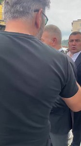 780K views · 6.2K reactions | Trabzonspor Kulübü Eski Kulüp Başkanı Ahmet Ağaoğlu, cenaze sonrası taraftarların fotoğraf isteklerini kırmadı. Bu sırada minik bir taraftarın “Özlüyoruz” cümlesi dikkat çekti. Video: Salih Bıyık Takip>trabzonhabermerkezi.com | Trabzon Haber Merkezi | Facebook
