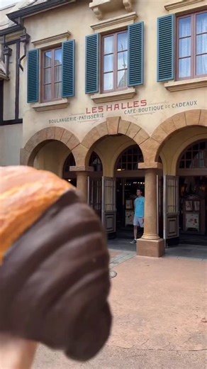 37K views · 1.3K reactions | There’s a MASSIVE Chocolate Croissant in...