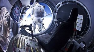 Skydiver Baumgartner sets YouTube live view record