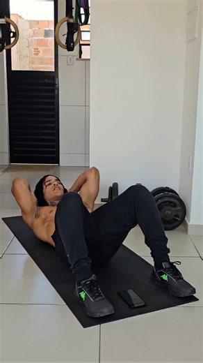 João Ramos on Instagram: "👉 Se você acha que precisa de academia pra definir o abdômen, esse vídeo prova o contrário 👇 Cada exercício ativa uma parte diferente do abdômen — parte de cima, parte de baixo, laterais e core profundo — usando apenas o peso do corpo. 🧠 Como usar esse treino: • Faça 2–3 séries de cada exercício • De 15 a 30 repetições ou 30 segundos • Descanso de 30–60s entre séries • Treine 3–5x na semana 💥 Exercícios do vídeo: • Abdominal curto → abdômen superior • Elevação de pe