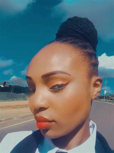 me enjoying my bodaboda. wueeh the best setting spray for make up😝❤️#CapCut #fyp #kenyantiktok #kenyanbarbie #barbievayo #bannyvayo #makemefamous #kigooco