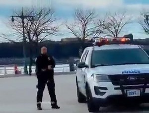 A policeman from New York City, USA Praying obligatory￼ prayer. | The American Muslims