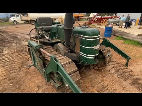 Starting a 1951 Fowler VF crawler (Field Marshall)