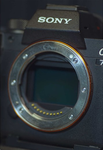 Mechanical vs Electronic Shutter: Which to Use on Mirrorless
