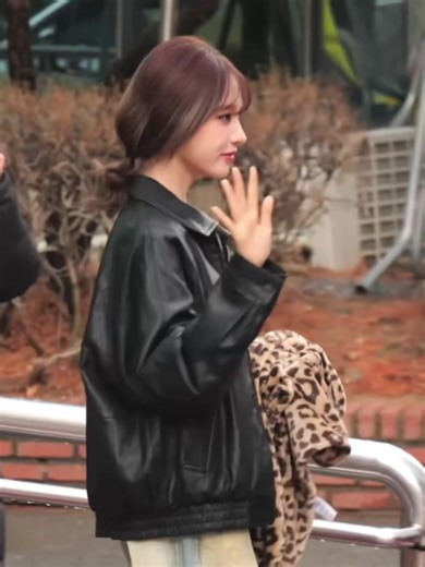 pre recording for music bank idk? #리즈 #IVE #아이브 #fyp #LIZ