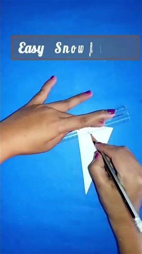 Just paper + scissors = MAGIC ❄️✨👍 Like if you love crafts ❄️💬 Comment your favourite colour