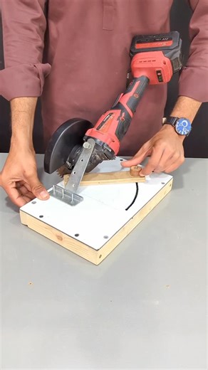 Diy Tips on Instagram: "How To Make A Die With An Angle Grinder 👌 #tipsandtricks #reels #tooltips #diy"