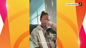 Friend surprises her bestie as she travels home for her birthday