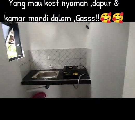 Rekomendasi kost di Banjarbaru kota🥰🥰 Assalamualaikum di sewakan Kos kosan dekat dengan kampus Unlam ,poltekes ,uniska,Borneo lestari dll dengan fasilitas setiap kamar kos : 1. Wc di dalam 2. Horden 3. Kipas angin 4. Lemari 5. Gantungan baju 6. Bak sampah 7. Ember 8. Gayung 10. Kompor gas tabung 11. Sapu 12. Sikat WC 13. Keset kaki 14. Jemuran pakaian 15. Kran air di dalam 16. Listrik masing