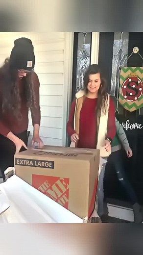 Soldier's Heartwarming Homecoming Surprise for Family